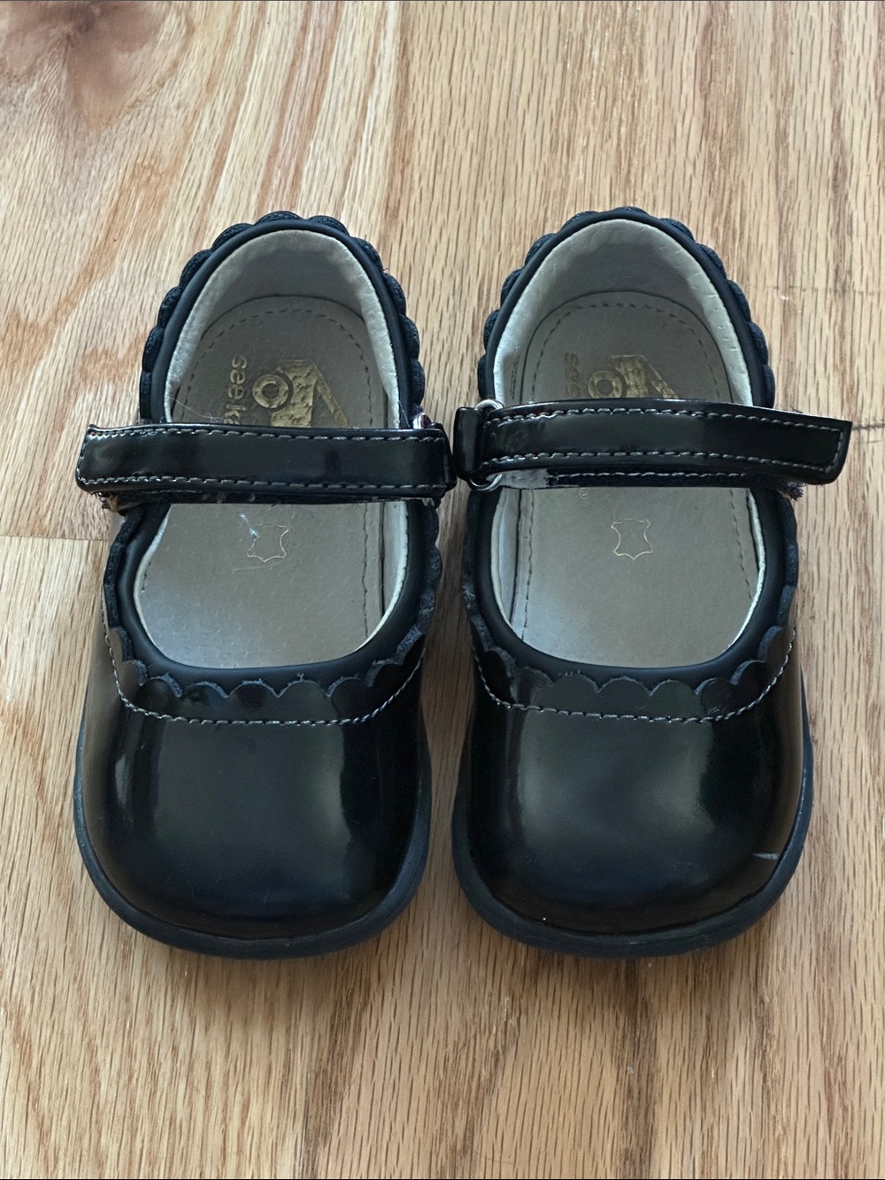 See Kai Run Black Patent Mary Jane Shoes with Scallop Trim